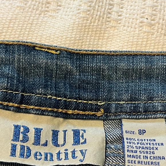 #3314. Blue Identity Women's Wide Leg Jeans w/Turquoise & Stud Details. Size 8P - Picture 7 of 9